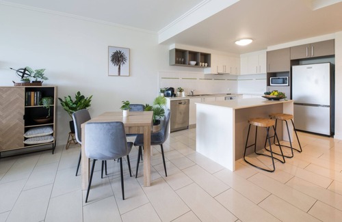 Airlie Beach Apartment | 2 Bedroom Apartment in the heart of Airlie Beach with beautiful water views.