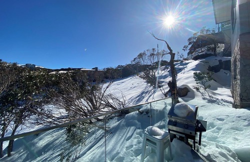 Mount Buller Apartment | 2 Bedroom Apartment with Private Hot tub and amazing views!