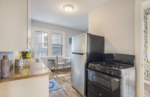 Grand Rapids Apartment | 2 Bedroom Apartment 1st floor in historic district near downtown Grand Rapids!