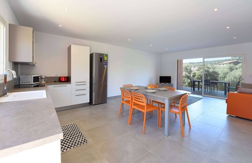 Olmeto Apartment | 2 bedroom apartment 200 meters from the WIFI beach, balconies, terraces,