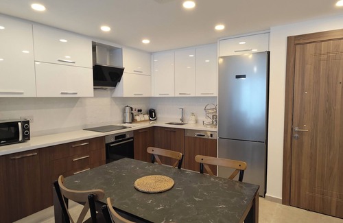 Karavas Apartment | 2-bedroom apartment 7 minutes from MERIT CASINOn