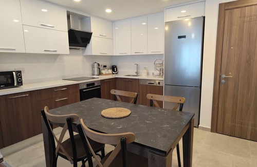 Karavas Apartment | 2-bedroom apartment 7 minutes from MERIT CASINOn