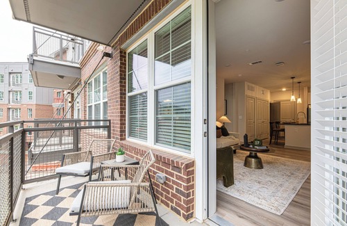 Knoxville Apartment | 2 Bedroom Apartment-Across the River from Neyland Stadium-2506