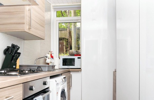 Glenisla Apartment | 2 Bedroom Apartment by Central Serviced Apartments - Sleeps 3