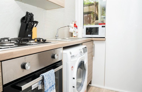 Glenisla Apartment | 2 Bedroom Apartment by Central Serviced Apartments - Sleeps 3