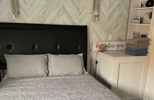 Quidi Vidi Apartment | 2 Bedroom Apartment. Classic rowhouse in the heart of Quidi Vidi