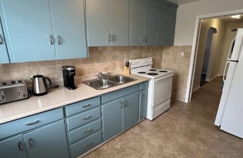 Burlington Apartment | 2 Bedroom Apartment steps to downtown Burlington and waterfront.