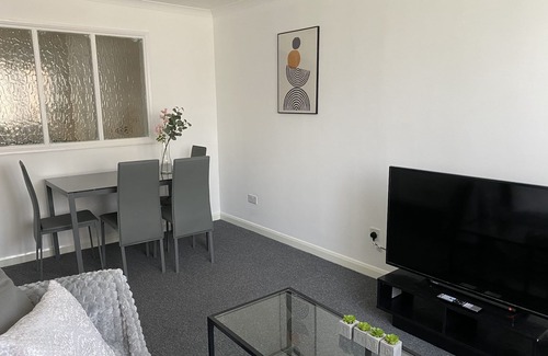 Horley Apartment | 2 bedroom Apartment close to Gatwick Airport