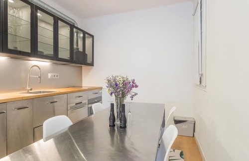 El Putget i Farro Apartment | 2 bedroom apartment in uptown area for temporary rentals
