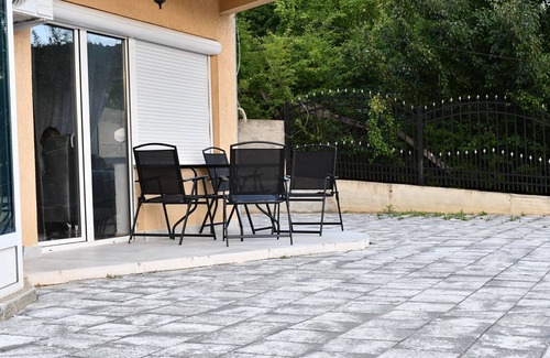 Pristina House | 2- bedroom apartment in fabulous Prishtina with Air conditioner, WiFi, Kitchen