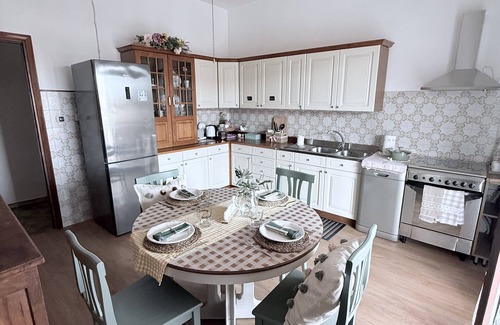Torre Angela Apartment | 2-bedroom apartment in charming Roma with WiFi, AC Biancal'aura Home