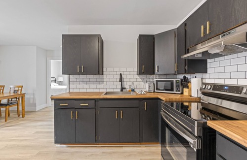Exeter Apartment | 2 Bedroom Apartment In Exeter - Bo's BNBs Unit 3