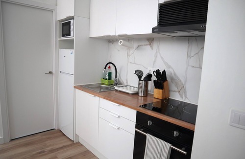 Pueblo Nuevo Apartment | 2-bedroom apartment in enjoyable Madrid with WiFi, AC B2