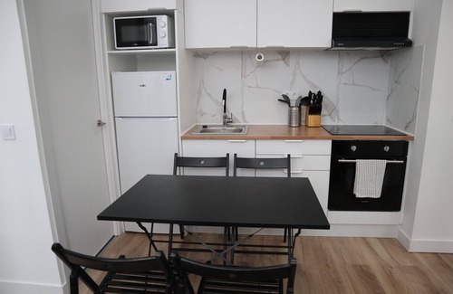 Pueblo Nuevo Apartment | 2-bedroom apartment in enjoyable Madrid with WiFi, AC B2