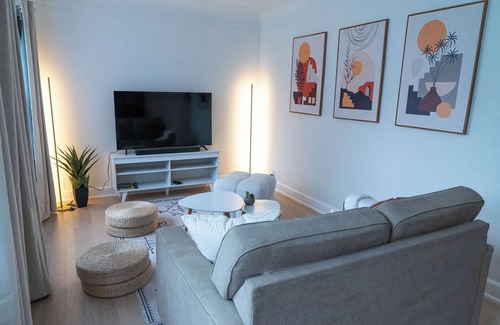 Ecorse Apartment | 2-bedroom apartment in fabulous Ecorse with AC, WiFi