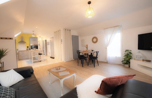 Verberie Apartment | 2 Bedroom Apartment in Verberie