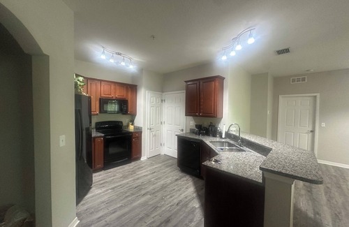 Bearss Plaza Apartment | 2-bedroom apartment in pleasant Tampa with WiFi, AC