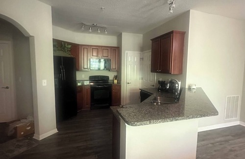 Bearss Plaza Apartment | 2-bedroom apartment in pleasant Tampa with WiFi, AC