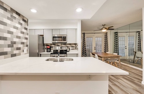 Vickery Meadow Apartment | 2-bedroom apartment in superb Dallas with WiFi, AC