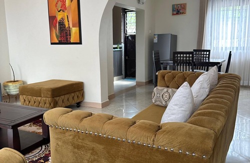 Bukoto Apartment | 2-bedroom apartment in delightful Kampala with AC, WiFi Divine Furnished