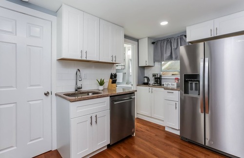 Bristol Apartment | 2 BEDROOM APARTMENT IN BRISTOL NEAR PLAINVILLE