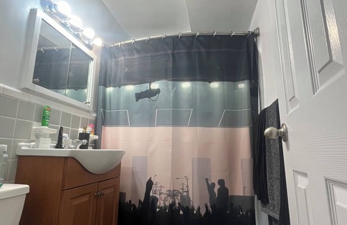 Inwood Apartment | 2-bedroom apartment in quiet charming Upper Manhattan New York Location.