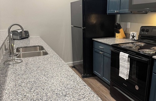 Victoria Apartment | 2-bedroom apartment in lovely Victoria with WiFi, AC