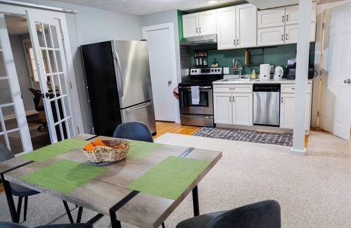 Woburn Apartment | 2-bedroom apartment just 19 minutes from Harvard University