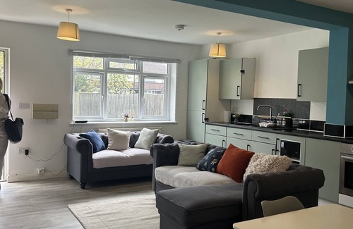 Horley Apartment | 2 Bedroom apartment near Gatwick