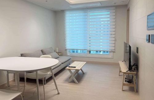 Dunchon-dong Apartment | 2-Bedroom Apartment Near Asan Medical Center