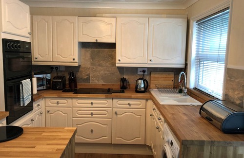 Ventnor Apartment | 2 bedroom apartment situated in spectacular location in Ventnor