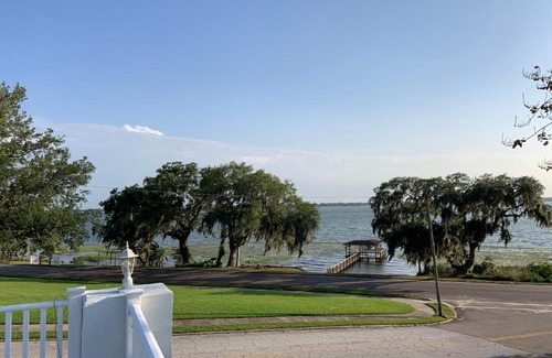 Auburndale Apartment | 2 Bedroom Apartment