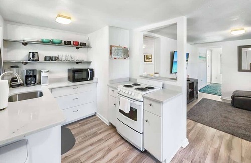 Riverland Terrace House | 2-Bedroom Apartment Near Golf Course!