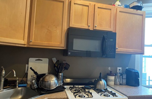 McGinley Square Apartment | 2-bedroom apartment in awesome Jersey City with AC, WiFi
