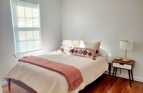 Lake Bluff Apartment | 2 Bedroom apartment in Downtown Lake Bluff