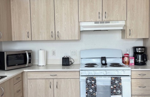 Farrelly Pond District Apartment | 2-bedroom apartment in peaceful San Leandro with AC, WiFi