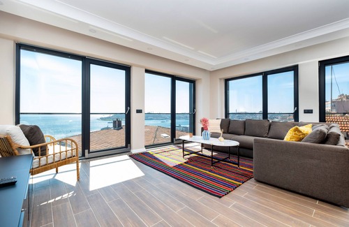 Taksim Apartment | 2-bedroom apartment with Bosphorus view, WiFi and AC in brilliant Istanbul