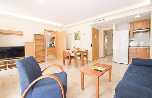 Trinitat Apartment | 2 Bedroom apartment with balcony. VIV 22