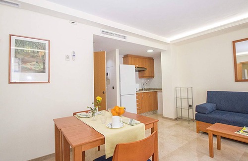 Trinitat Apartment | 2 Bedroom apartment with balcony. VIV 22