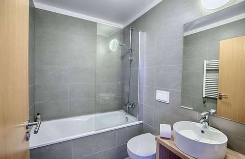 Hella House | 2 Bedroom Apartment with Hot Tub - Stracta Hotel Hella