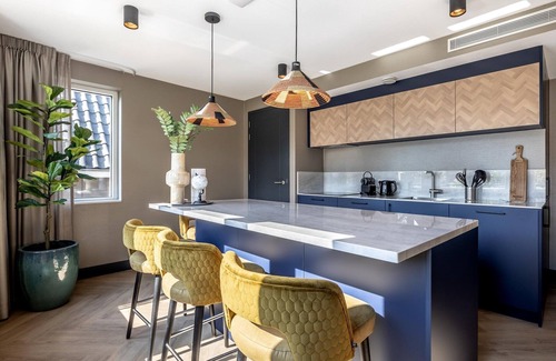 Delft Apartment | 2-bedroom apartment with canal view.