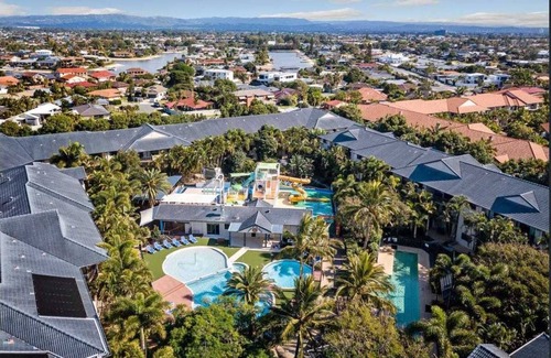 Mermaid Waters Apartment | 2 Bedroom Apt at the award winning family friendly resort at Mermaid Beach QLD.