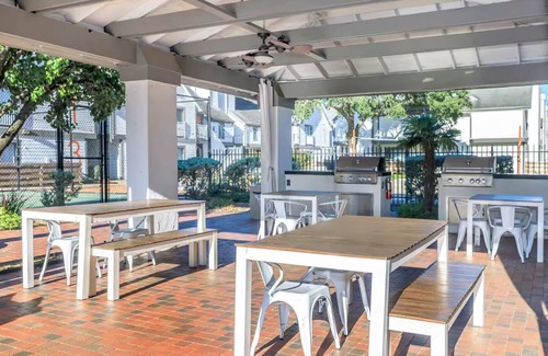 Braeswood Place Apartment | 2-bedroom Apt in Med Center NRG
