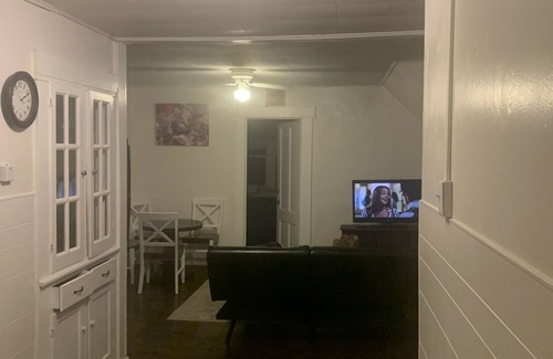 Manchester Apartment | 2 bedroom apt next to highway and close to downtown