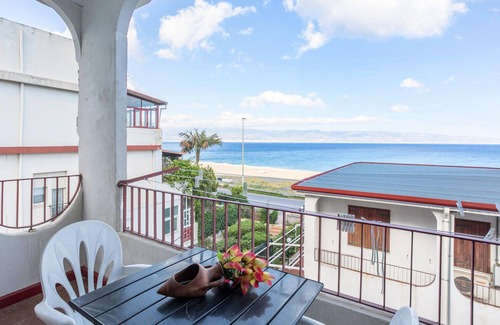 Mili San Pietro Apartment | 2 bedroom awesome apartment in Messina