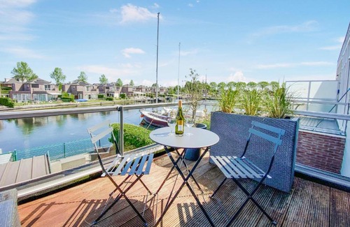 Oude-Tonge House | 2 Bedroom Awesome Home In Oude Tonge