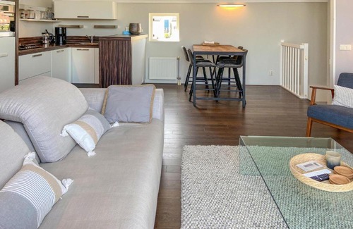 Oude-Tonge House | 2 Bedroom Awesome Home In Oude Tonge