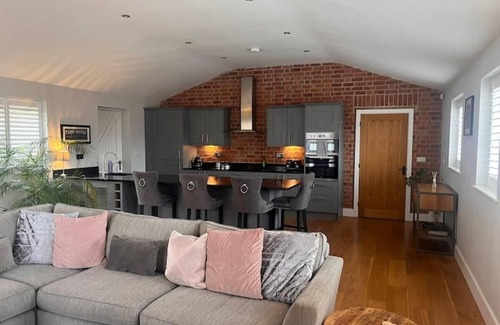 Leicester House | 2 Bedroom Barn Conversion
