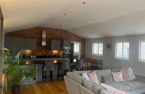 Leicester House | 2 Bedroom Barn Conversion