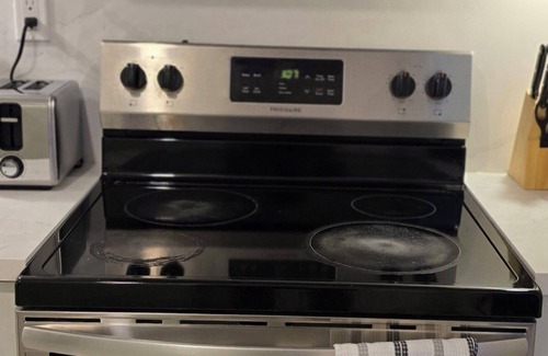 Brampton House | 2 Bedroom Basement Apartment/kitchen/parking/Laundry/Full washroom in Brampton